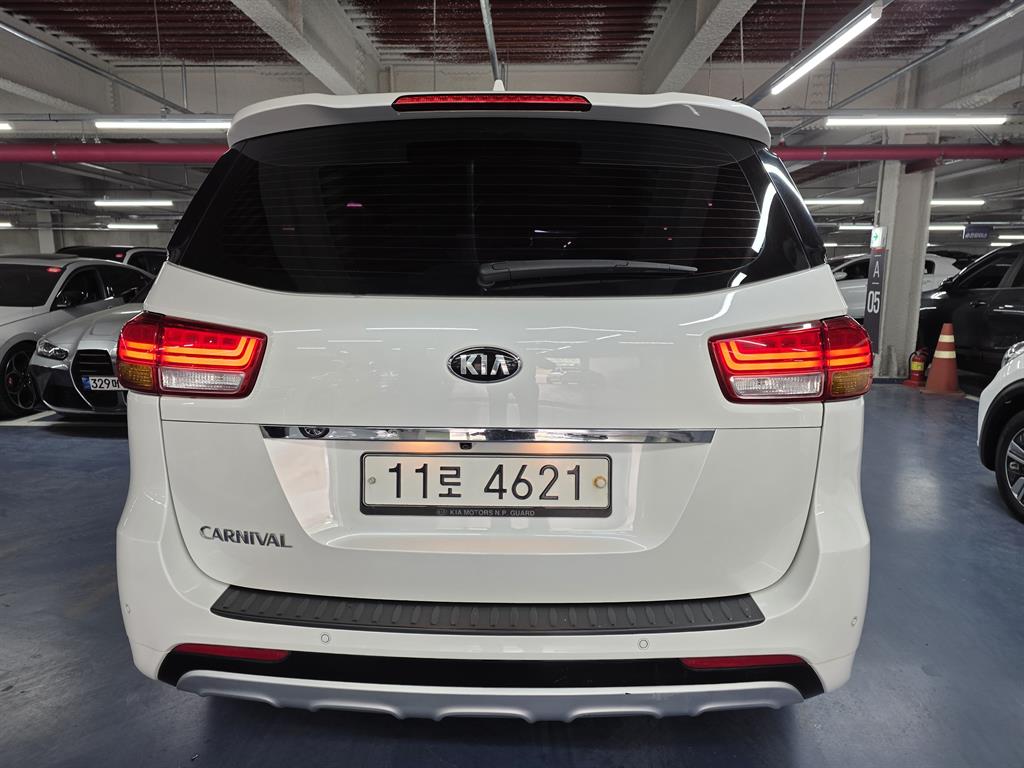 KIA Carnival - Vista 5
