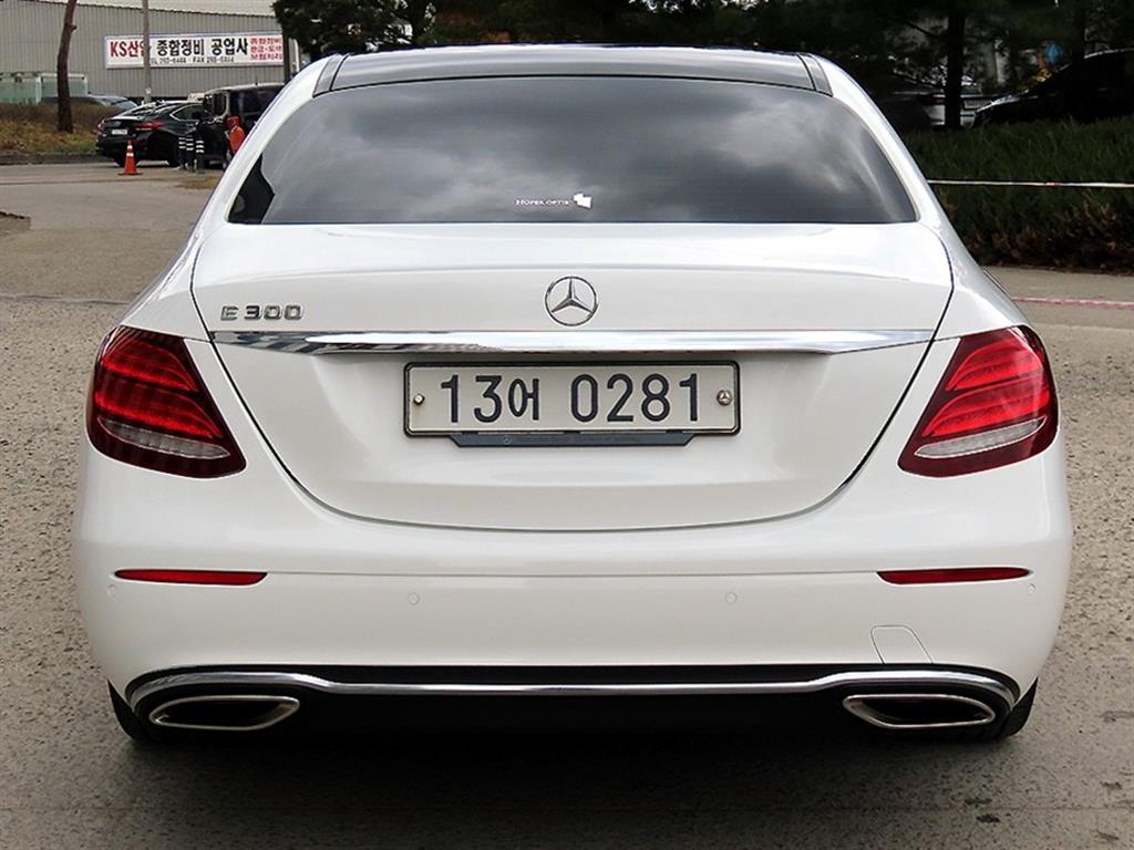 Mercedes Benz E class - Vista 4