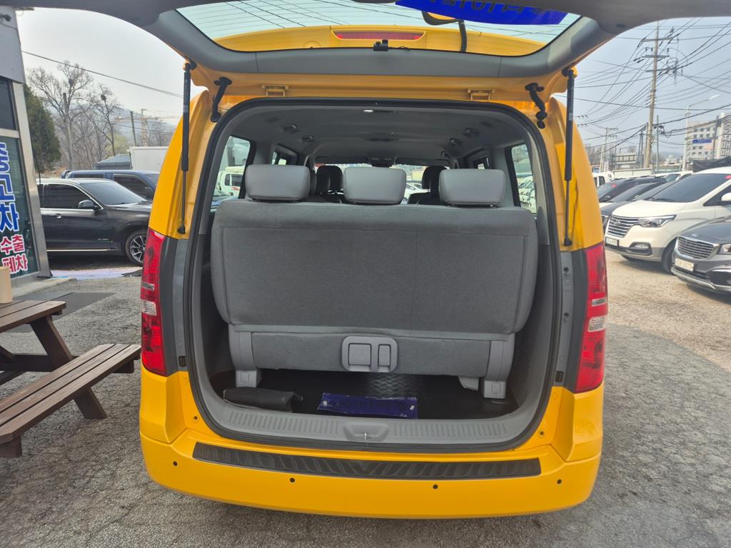 HYUNDAI Starex - Vista 5