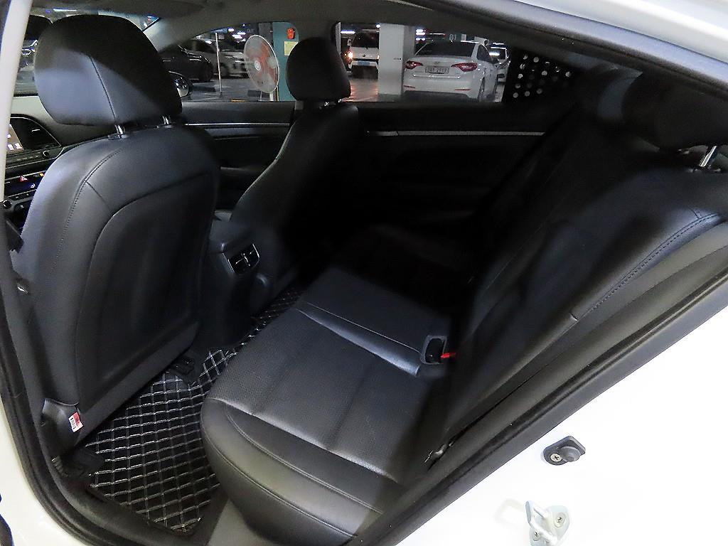 HYUNDAI Avante - Vista 7