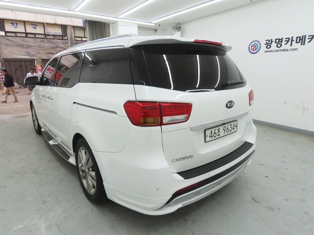 KIA Carnival - Vista 4