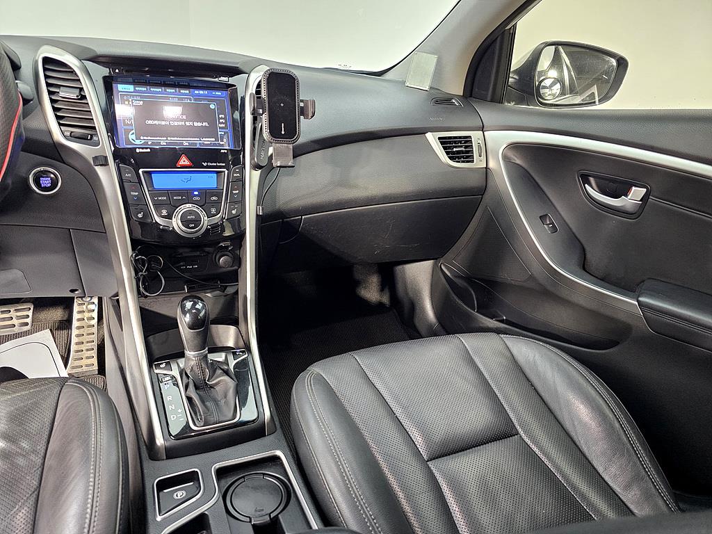 HYUNDAI i30 - Vista 10