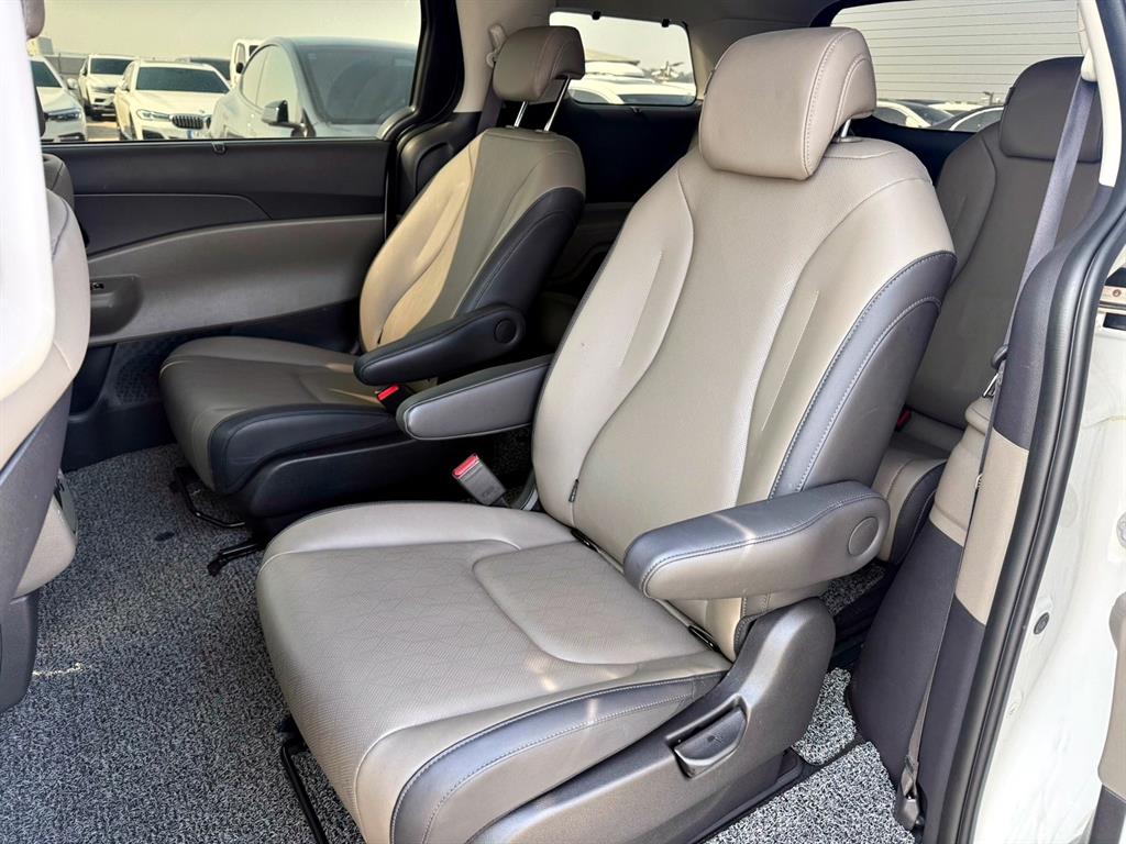 KIA Carnival - Vista 8