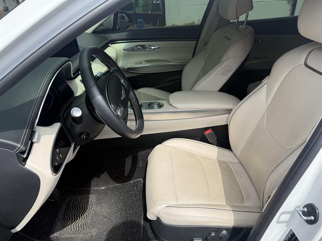 Genesis GV70 - Vista 6