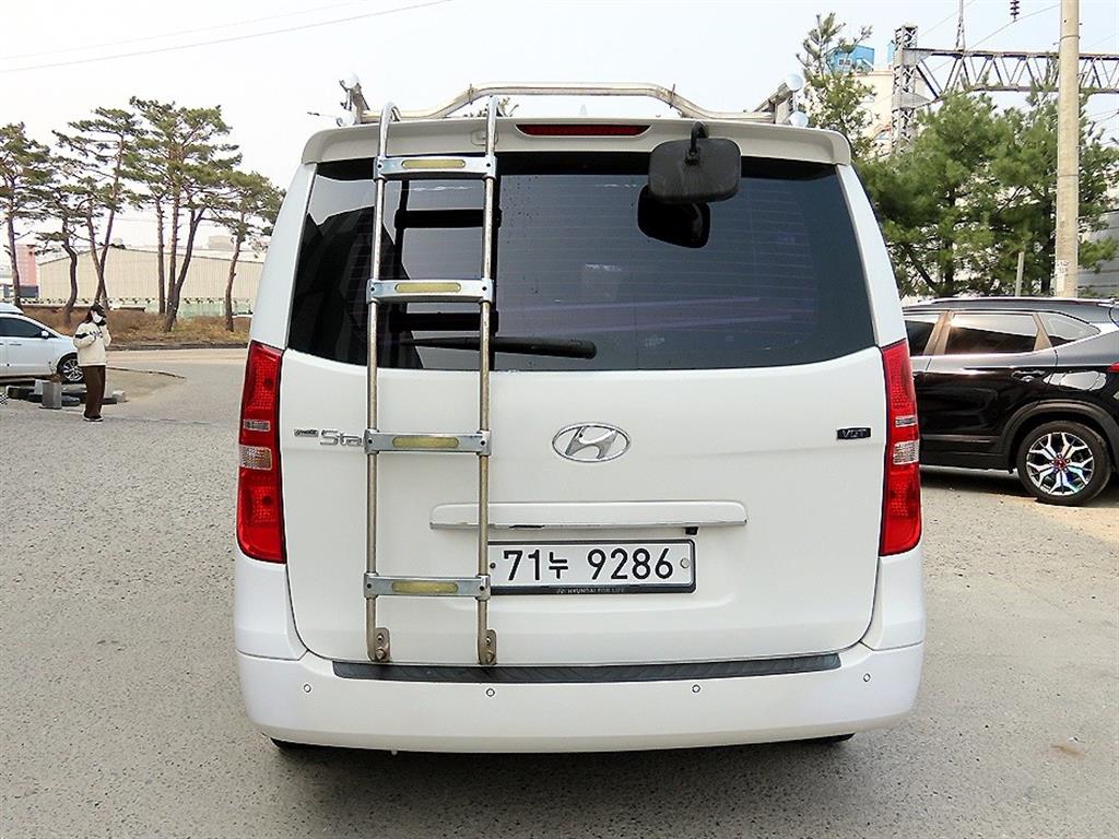HYUNDAI Starex - Vista 4