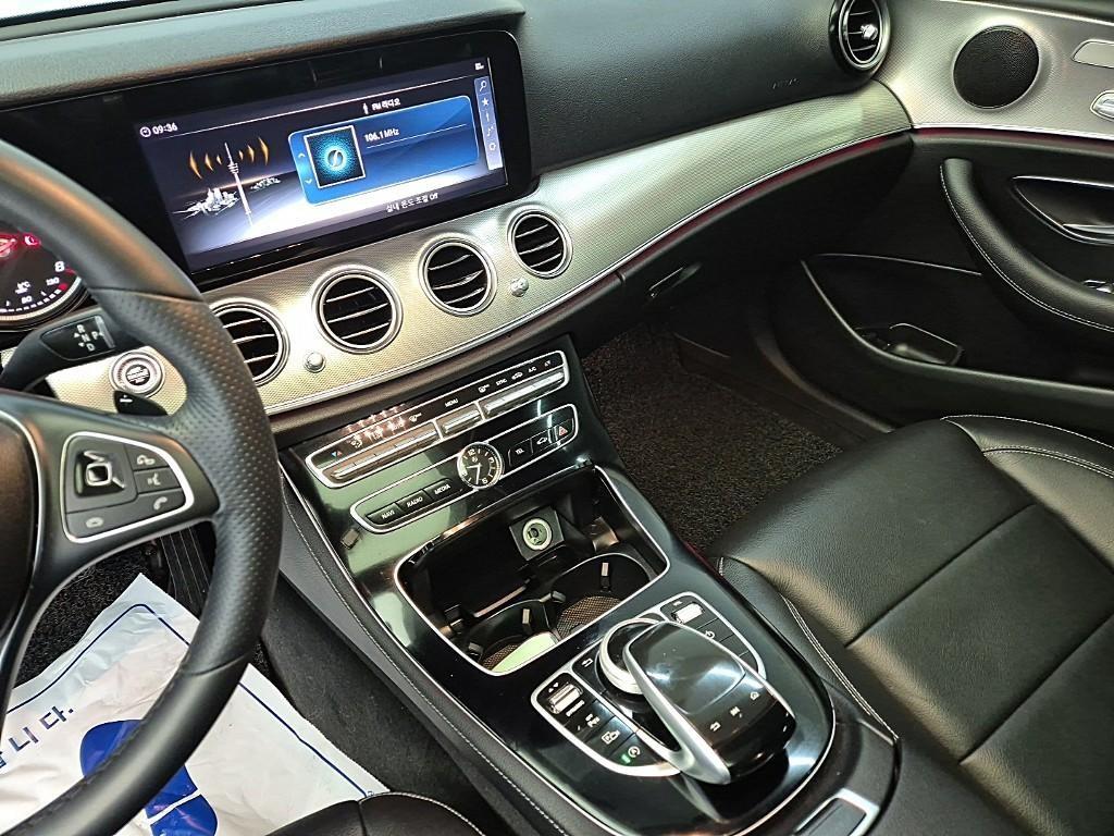 Mercedes Benz E class - Vista 10