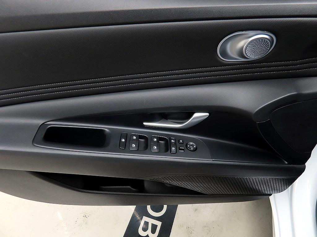 HYUNDAI Avante - Vista 11