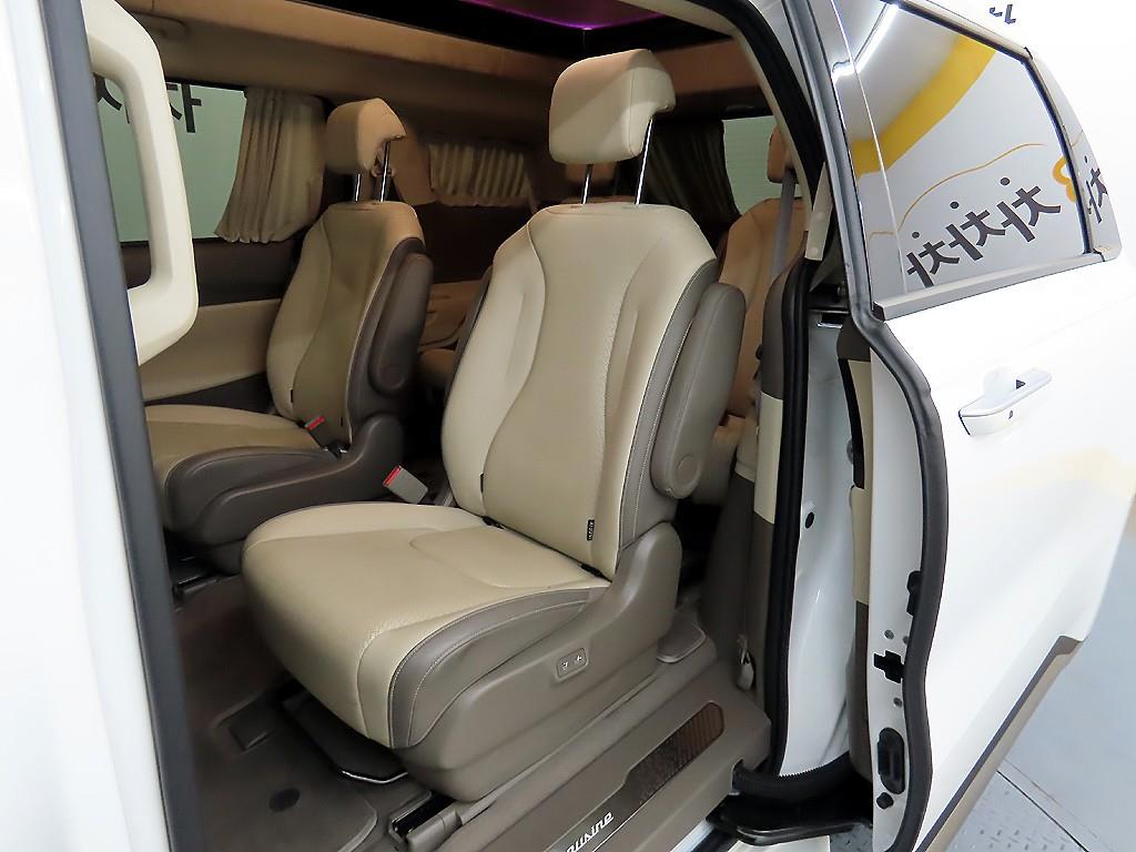 KIA Carnival - Vista 6