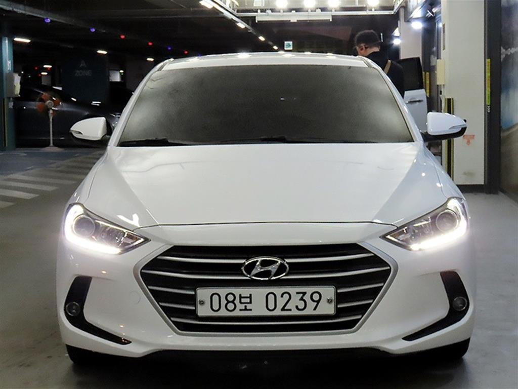 HYUNDAI Avante - Vista 2