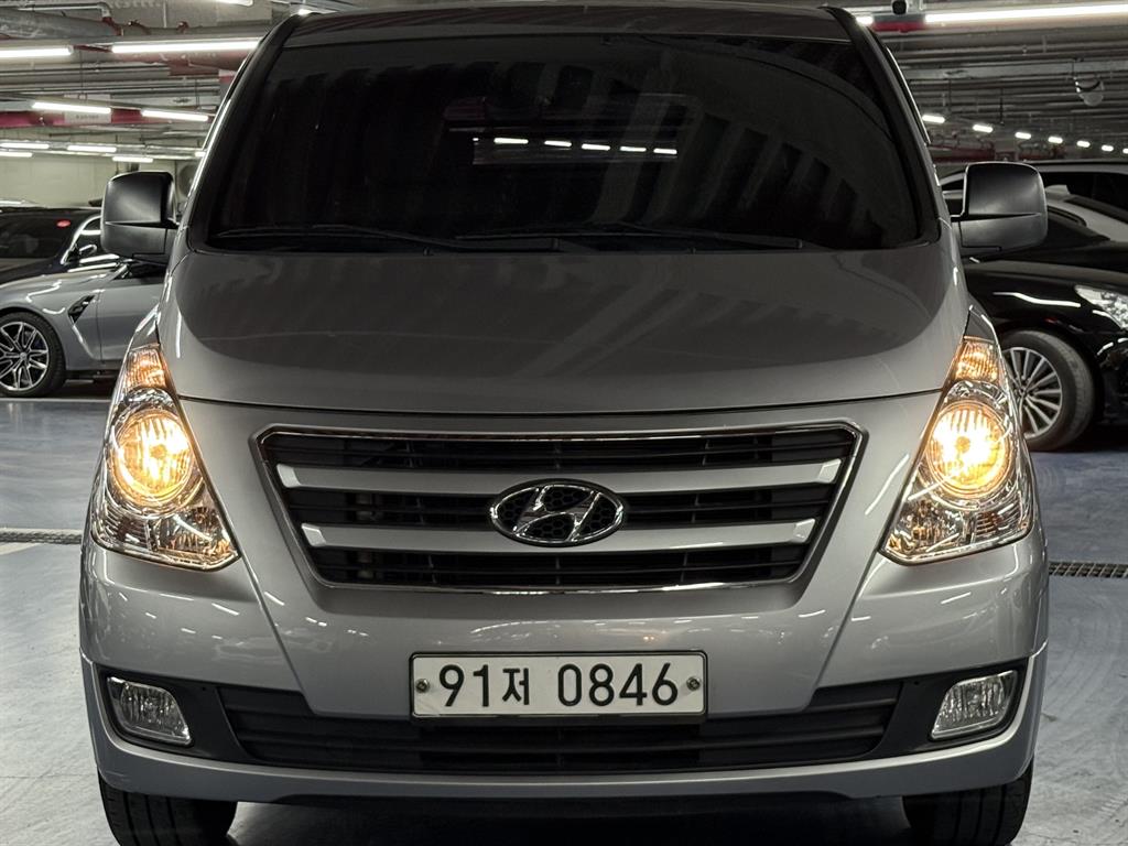 HYUNDAI Starex - Vista 2