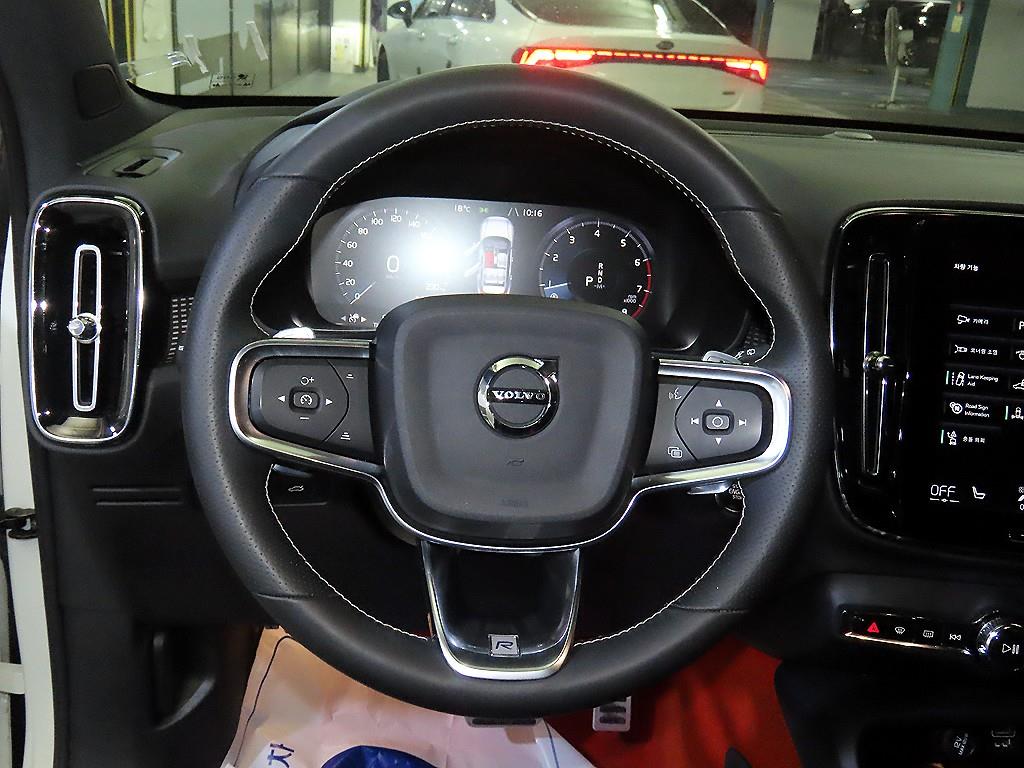 Volvo XC40 - Vista 8