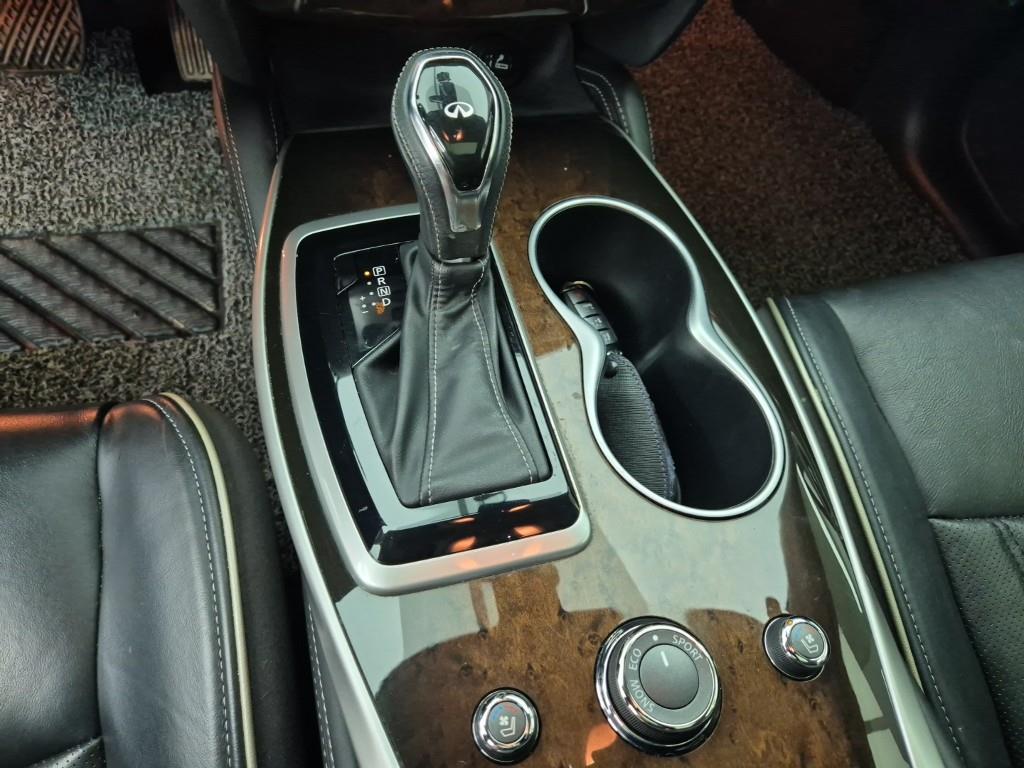 Infiniti QX - Vista 8