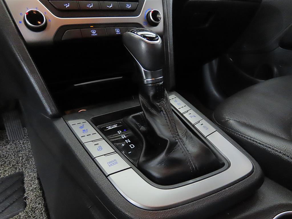 HYUNDAI Avante - Vista 11