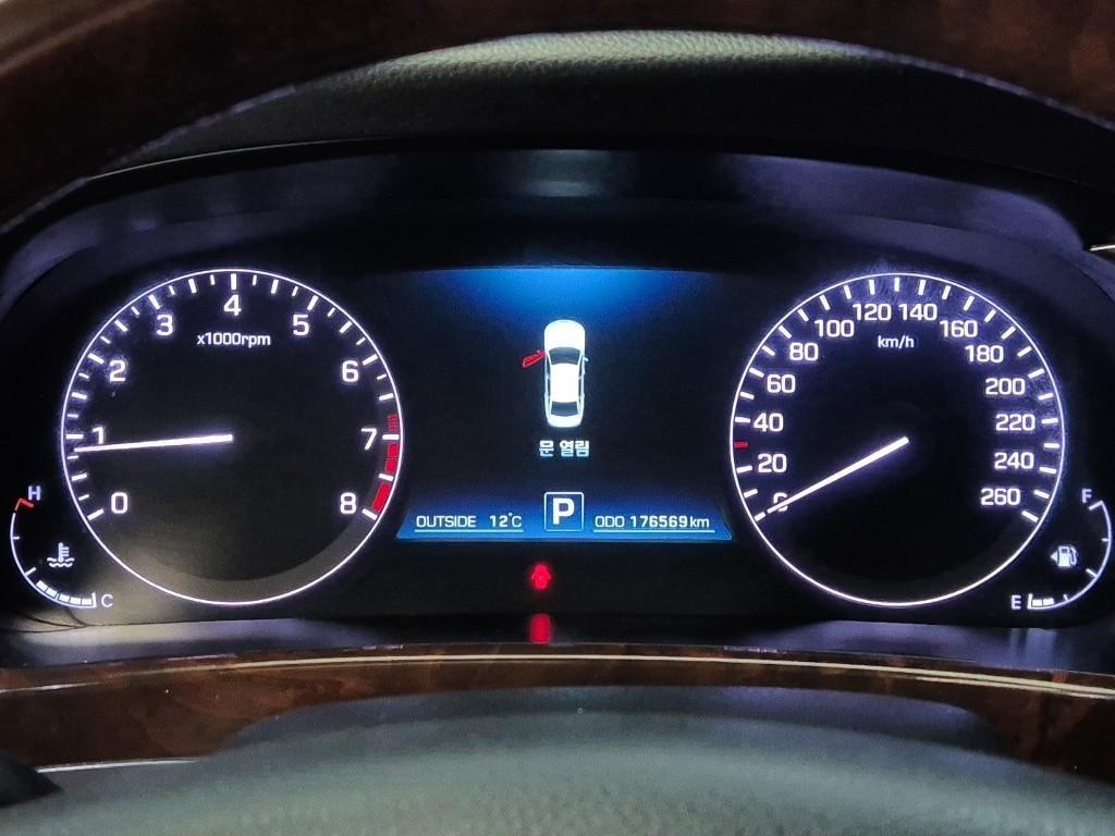 HYUNDAI Equus - Vista 6