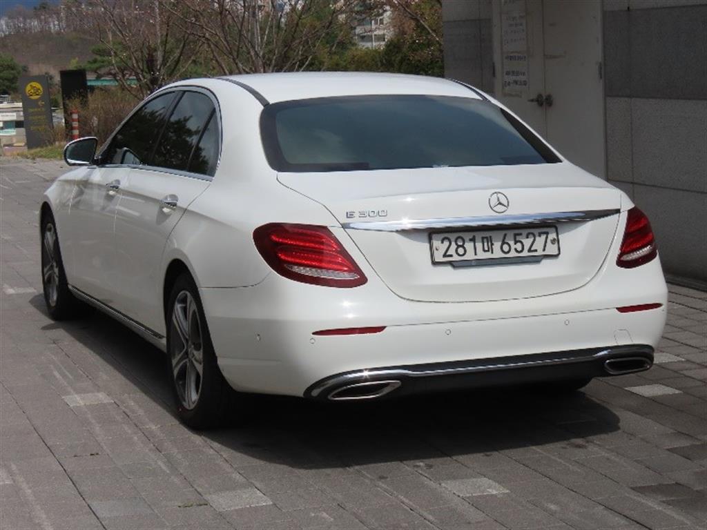 Mercedes Benz E class - Vista 7