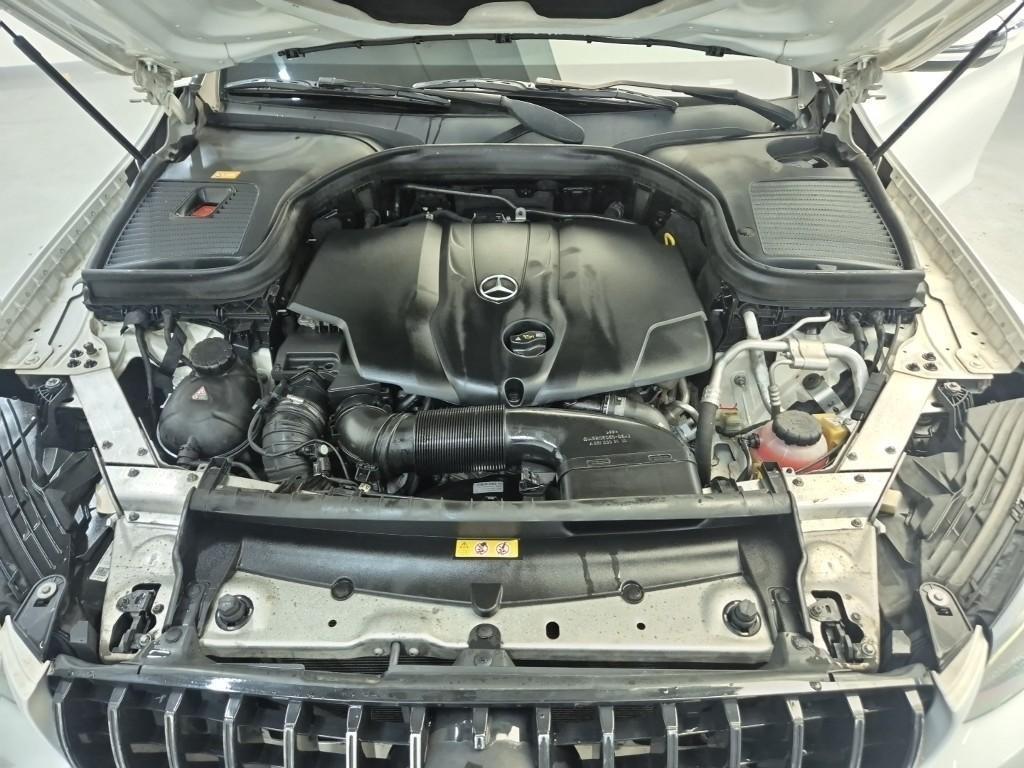 Mercedes Benz GLC Class - Vista 5