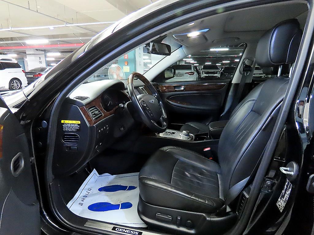 HYUNDAI Genesis - Vista 6