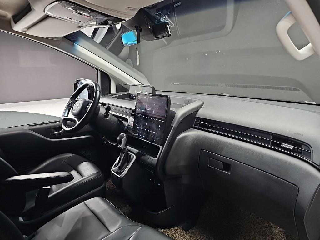 HYUNDAI Staria - Vista 10