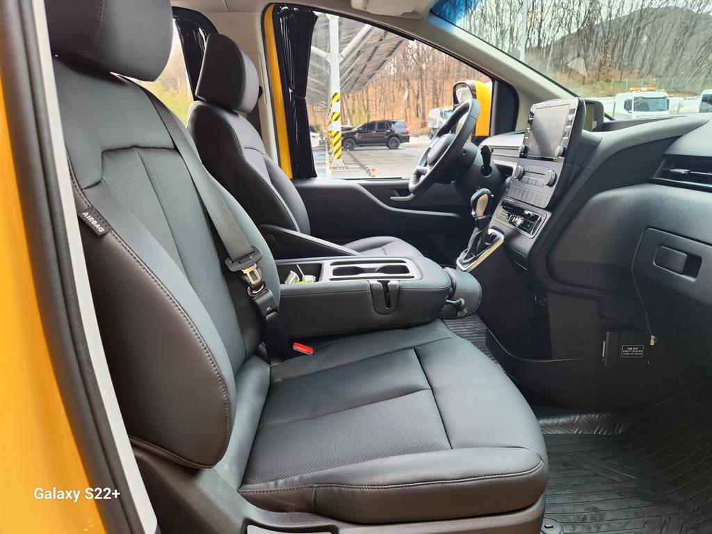 HYUNDAI Staria - Vista 12