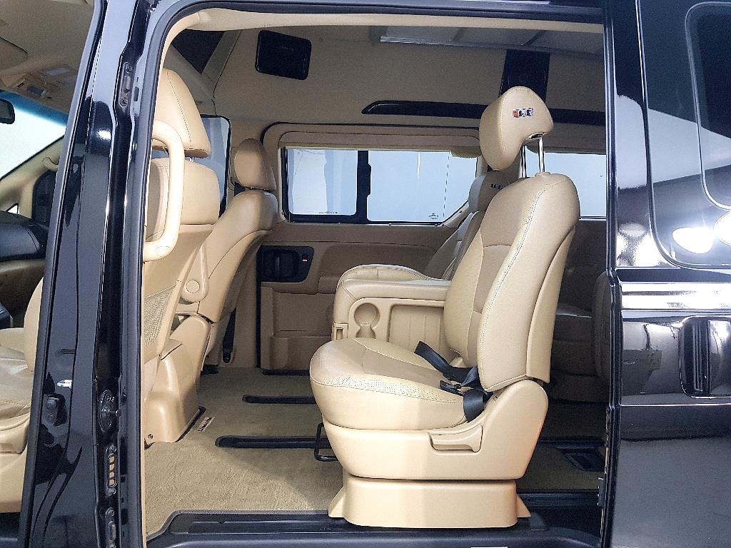 HYUNDAI Starex - Vista 9