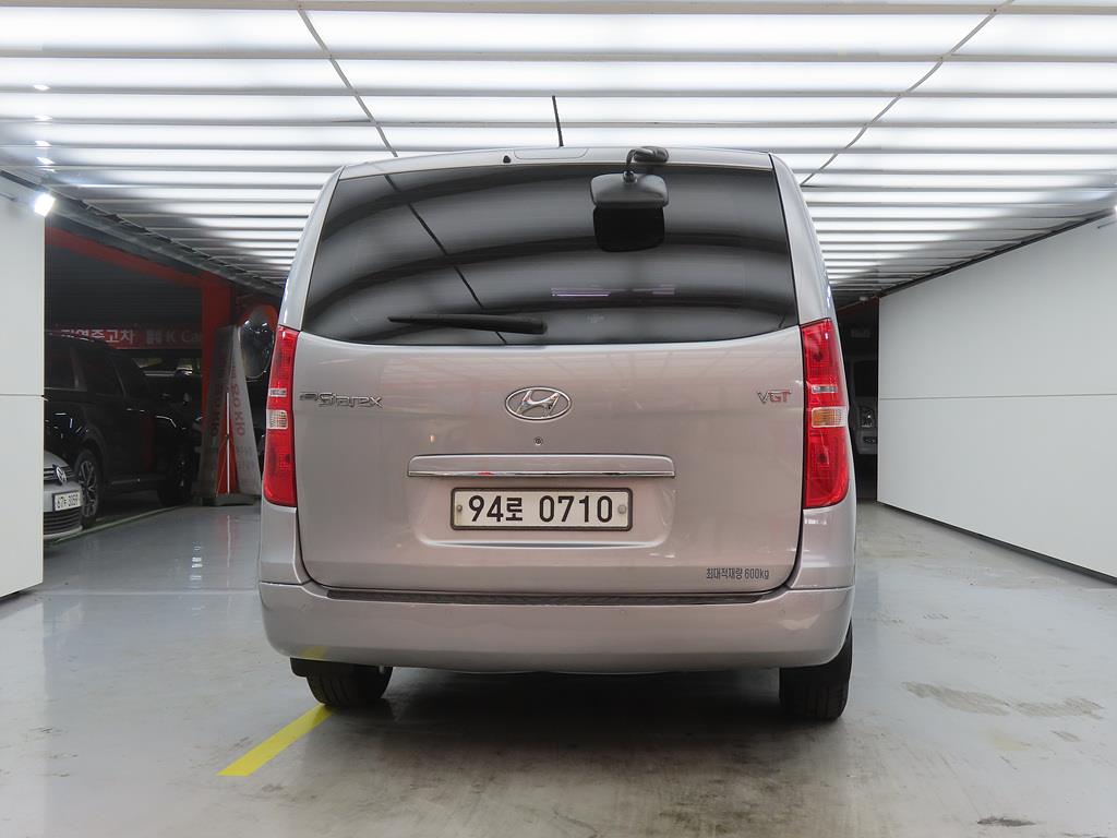 HYUNDAI Starex - Vista 3