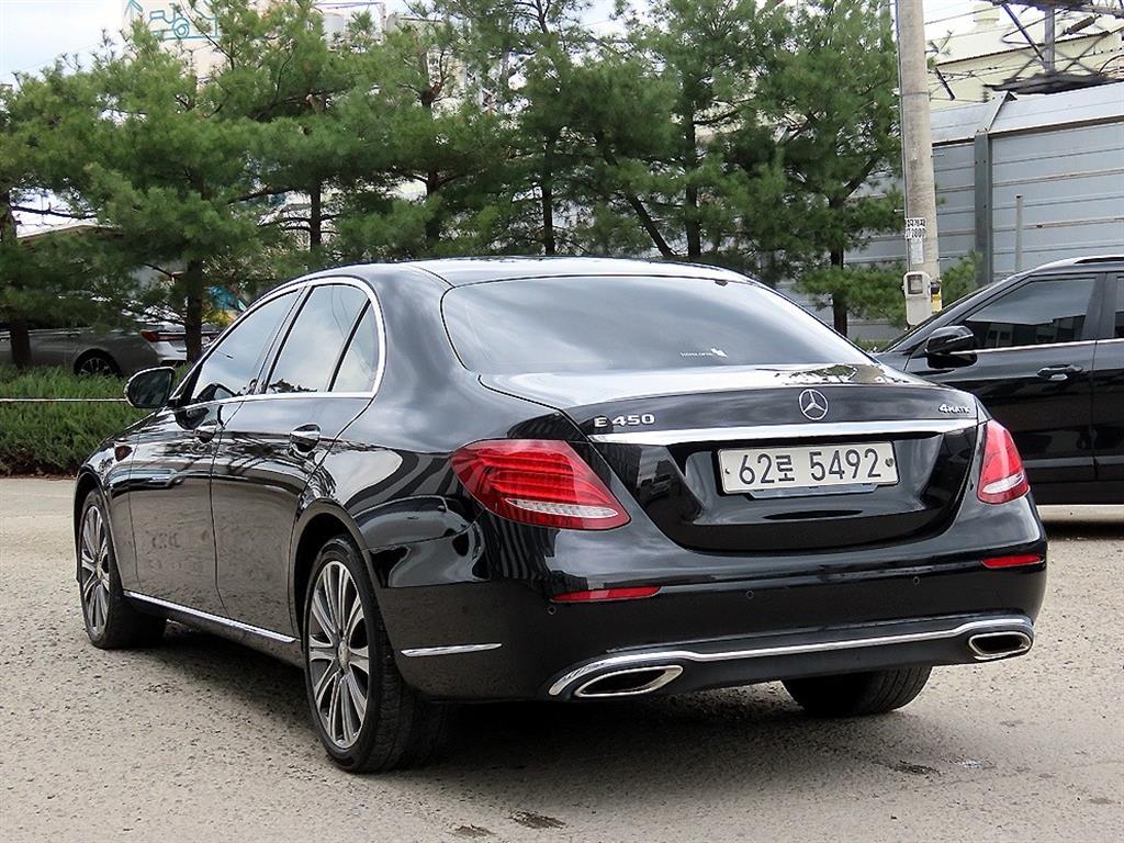 Mercedes Benz E class - Vista 3
