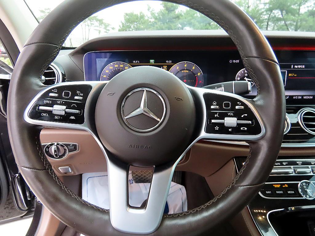 Mercedes Benz E class - Vista 8