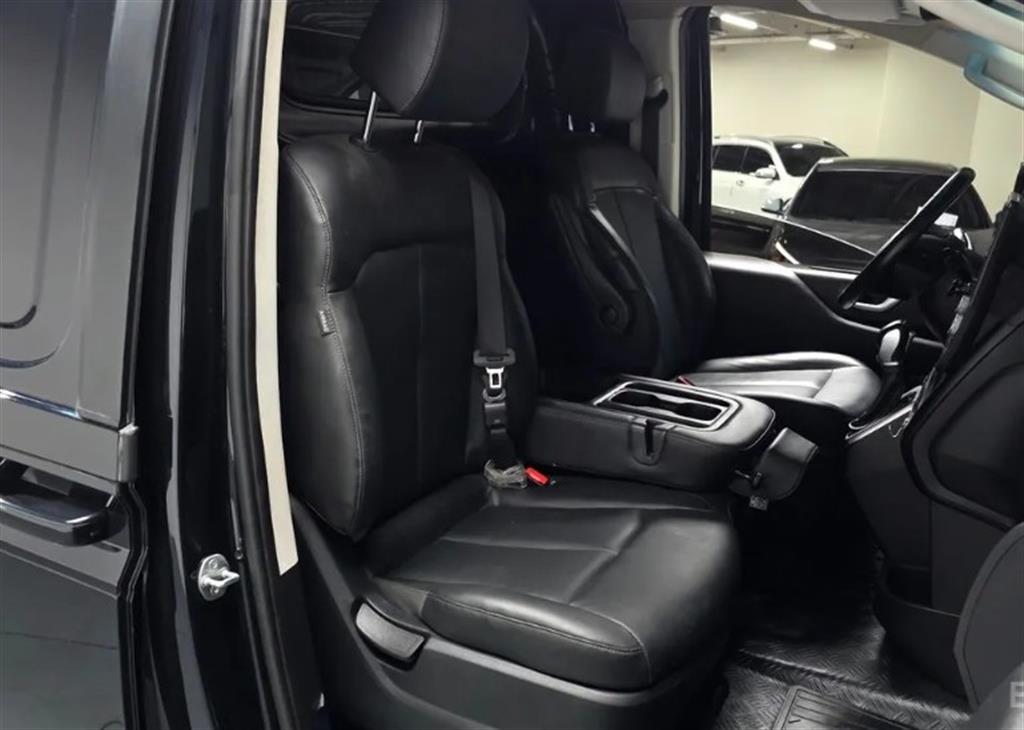 HYUNDAI Staria - Vista 10