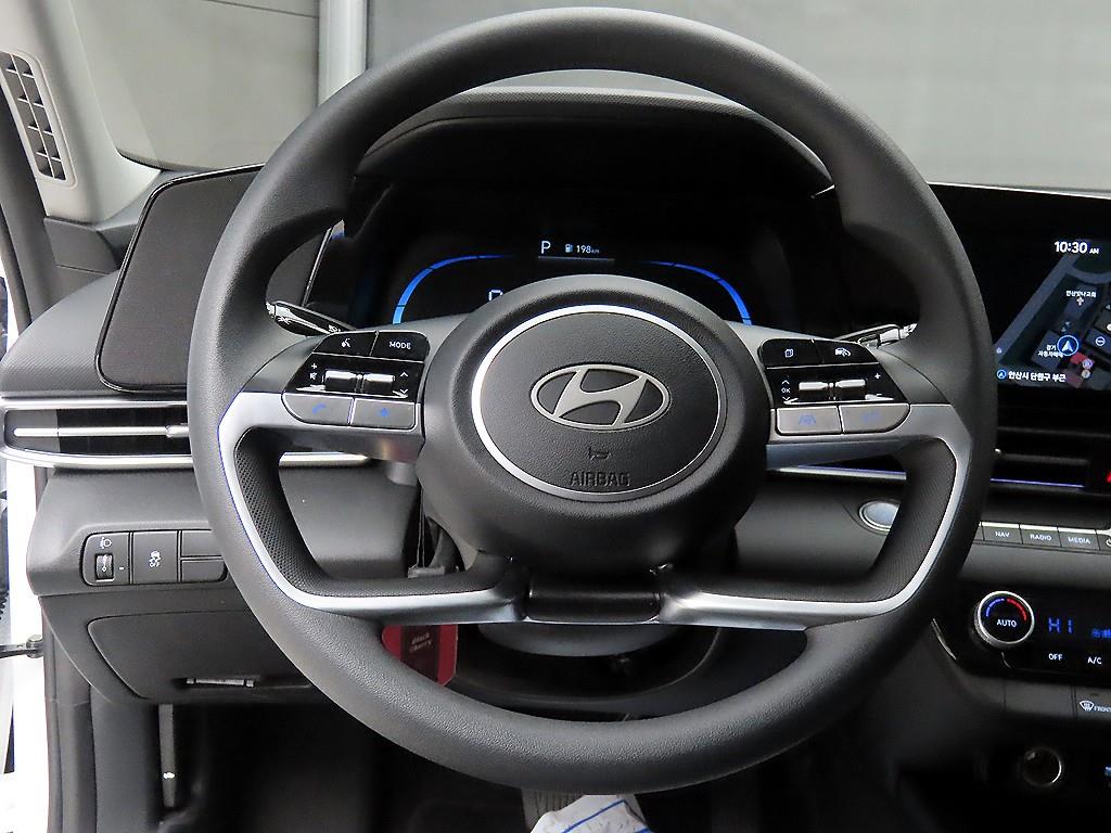 HYUNDAI Avante - Vista 9