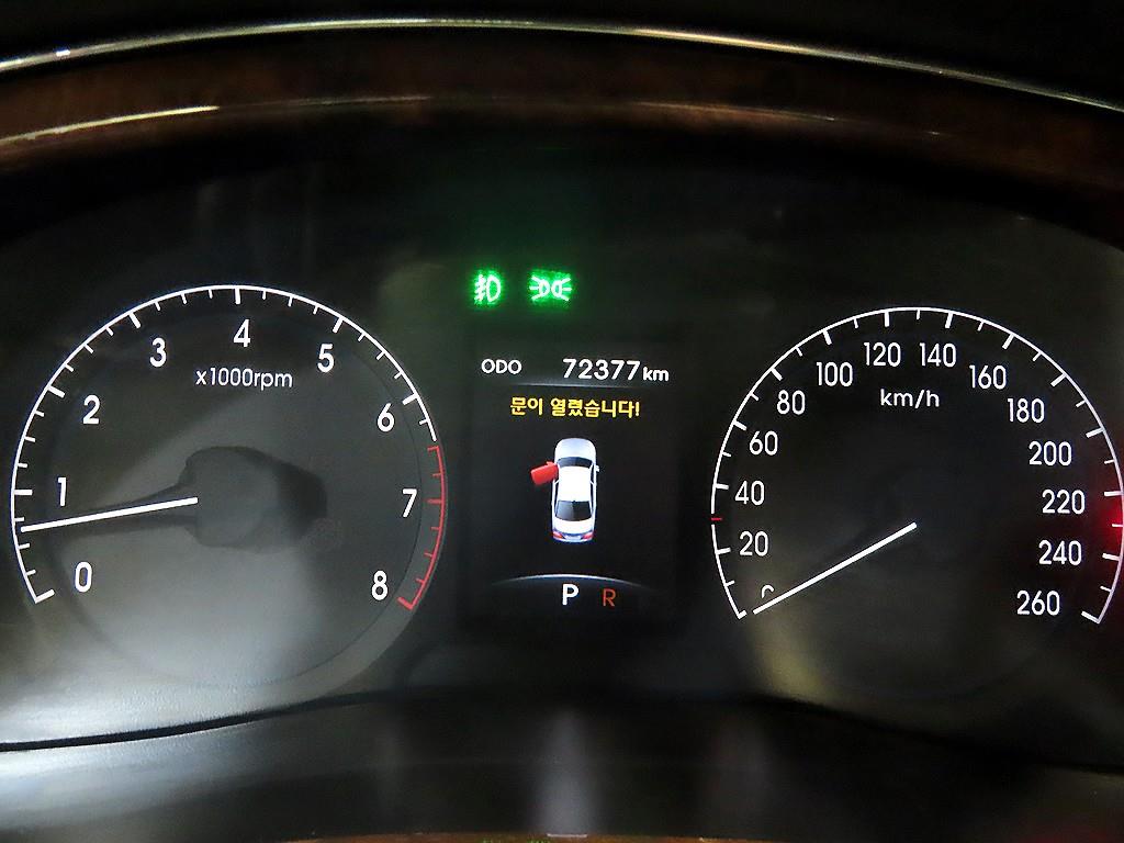 HYUNDAI Genesis - Vista 9