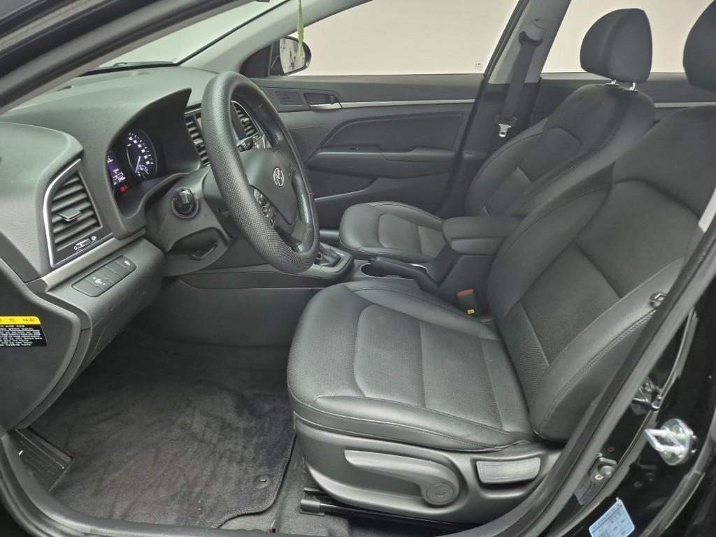 HYUNDAI Avante - Vista 11