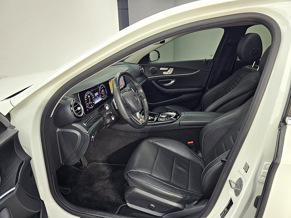 Mercedes Benz E class - Vista 8