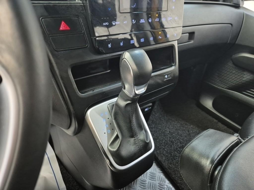 HYUNDAI Staria - Vista 10