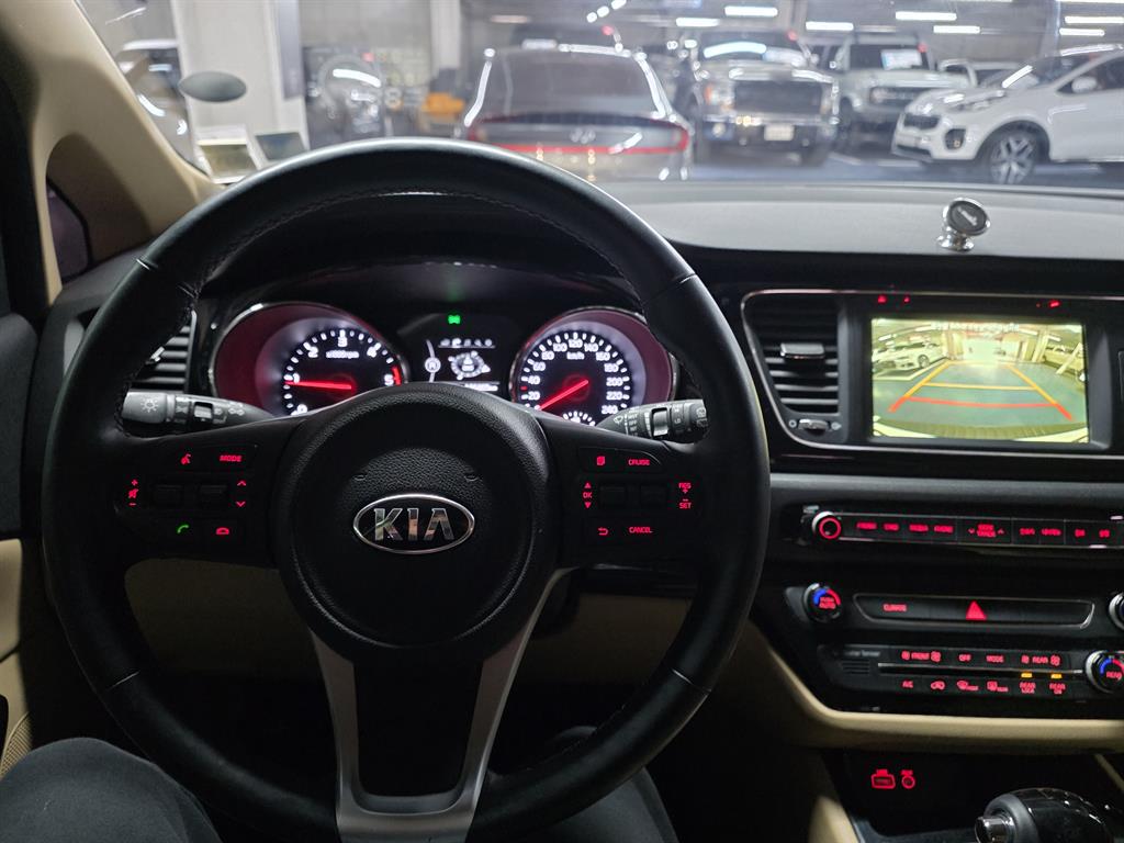KIA Carnival - Vista 10