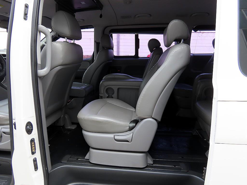 HYUNDAI Starex - Vista 6