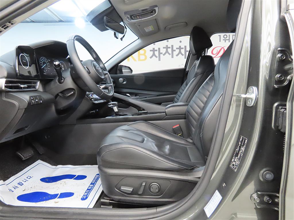 HYUNDAI Avante - Vista 5