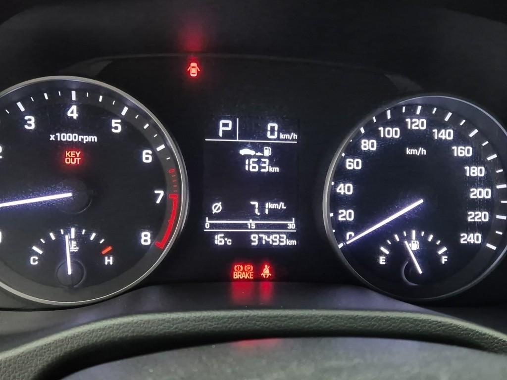 HYUNDAI Avante - Vista 6