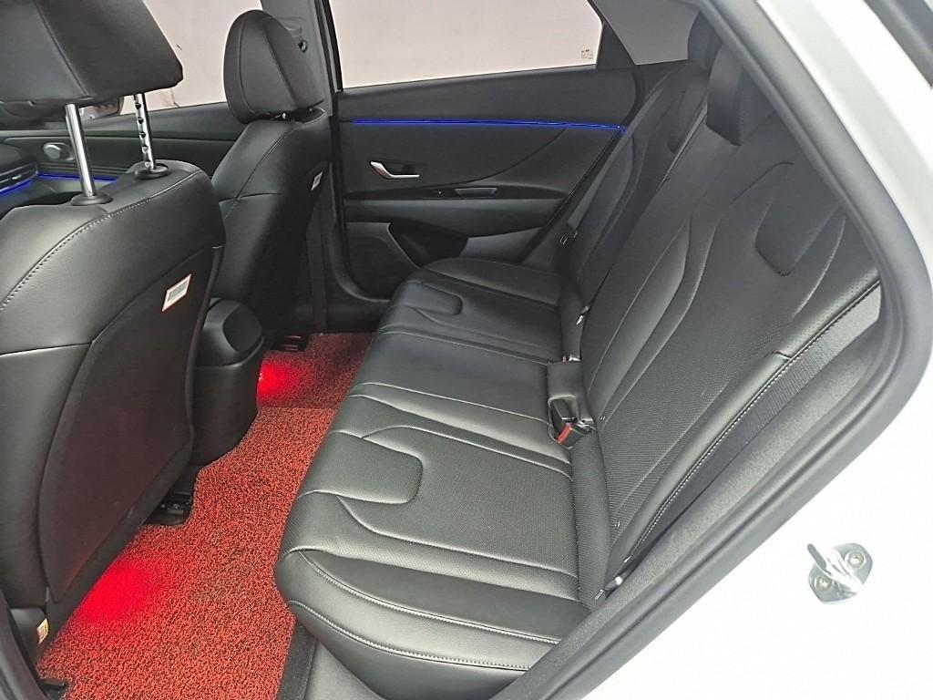 HYUNDAI Avante - Vista 12