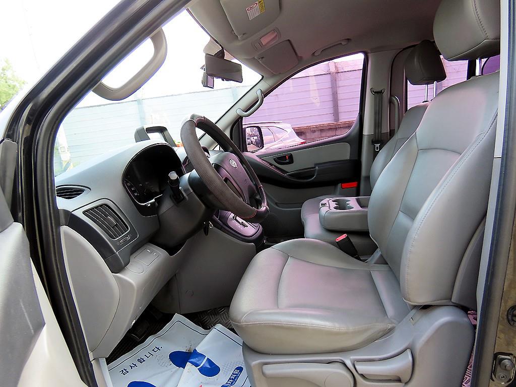 HYUNDAI Starex - Vista 5