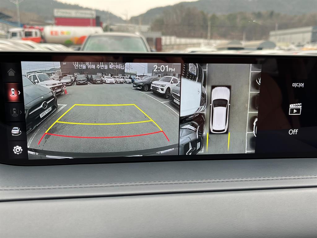 Genesis GV80 - Vista 8