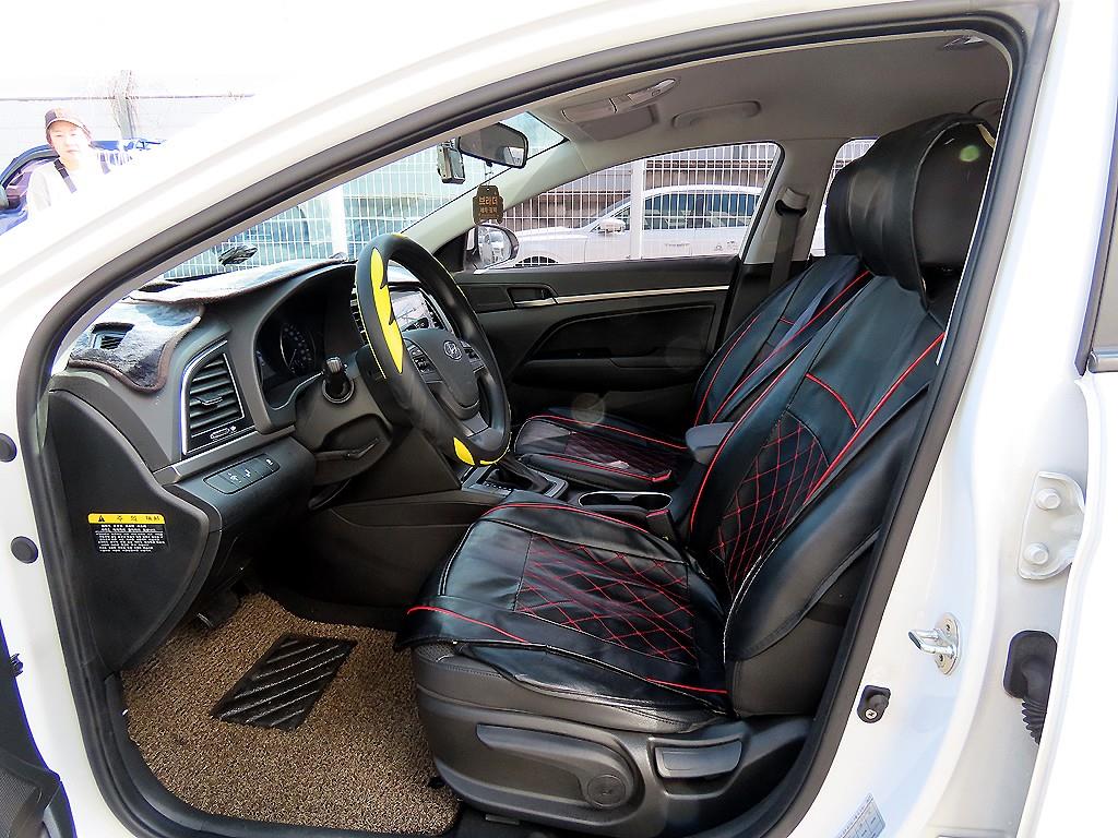 HYUNDAI Avante - Vista 5