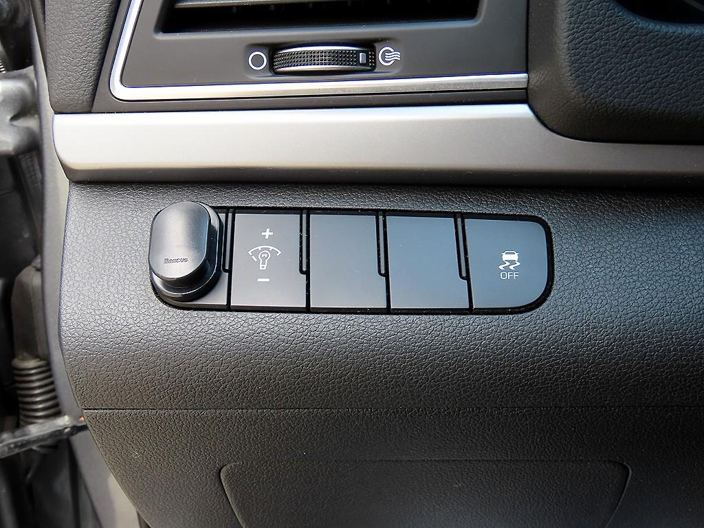 HYUNDAI Avante - Vista 12