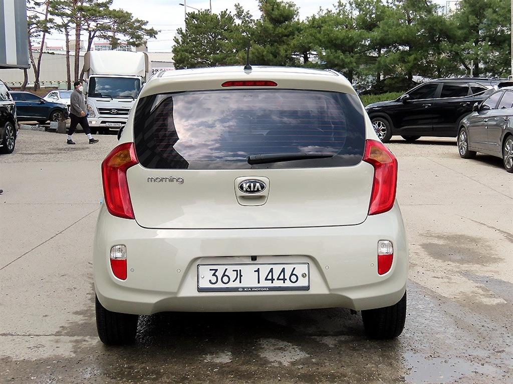 KIA Morning - Vista 4