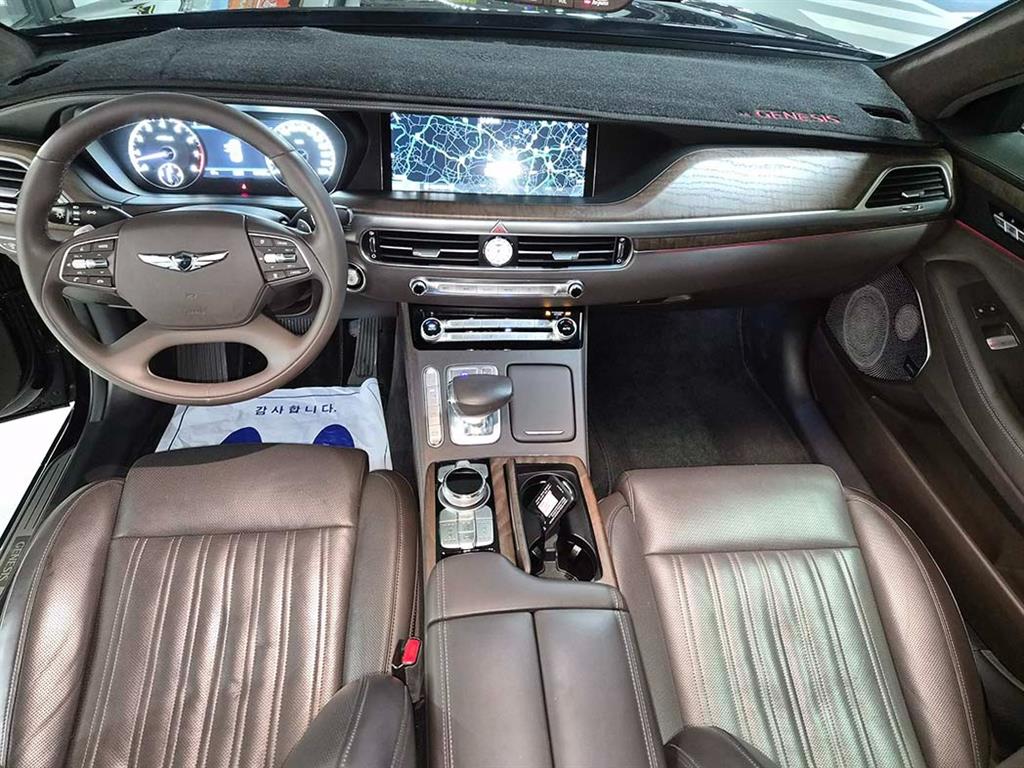 Genesis G90 - Vista 10