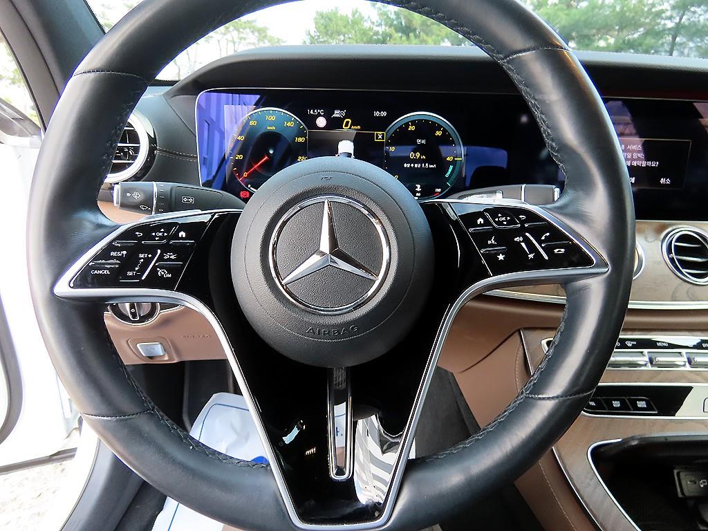 Mercedes Benz E class - Vista 8