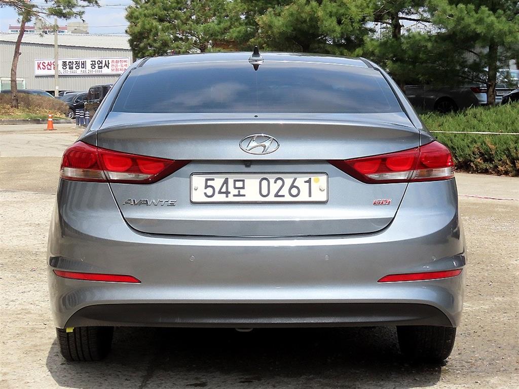 HYUNDAI Avante - Vista 4