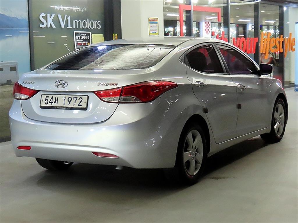 HYUNDAI Avante - Vista 4
