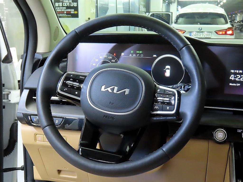 KIA Carnival - Vista 8
