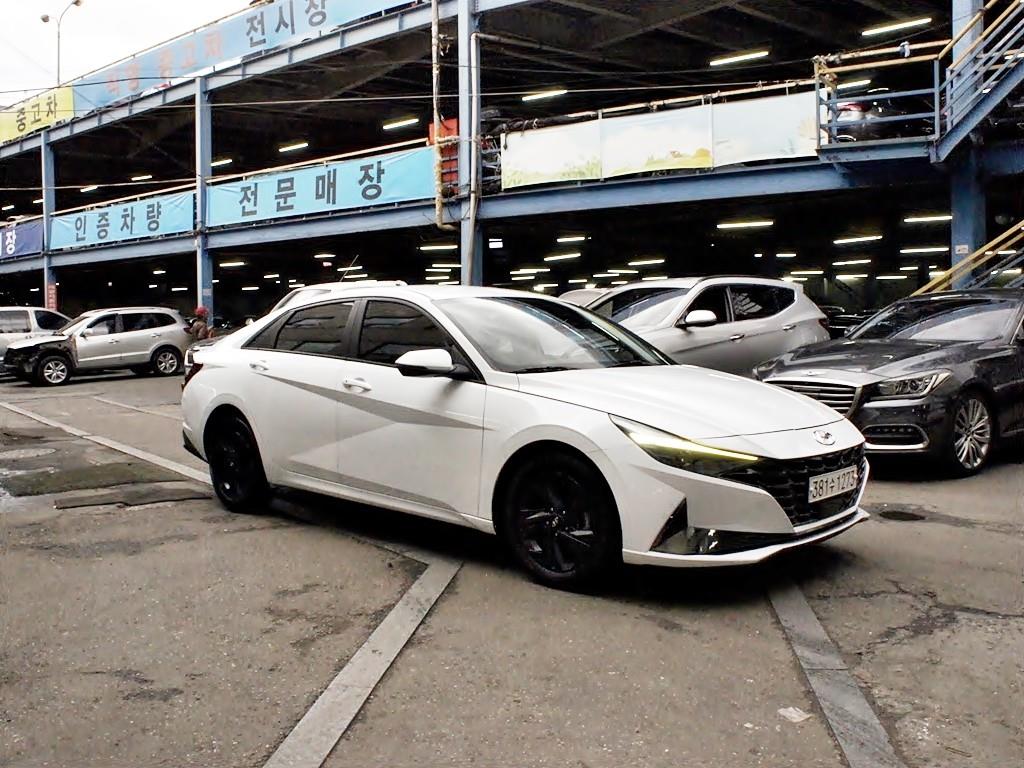 HYUNDAI Avante - Vista 3