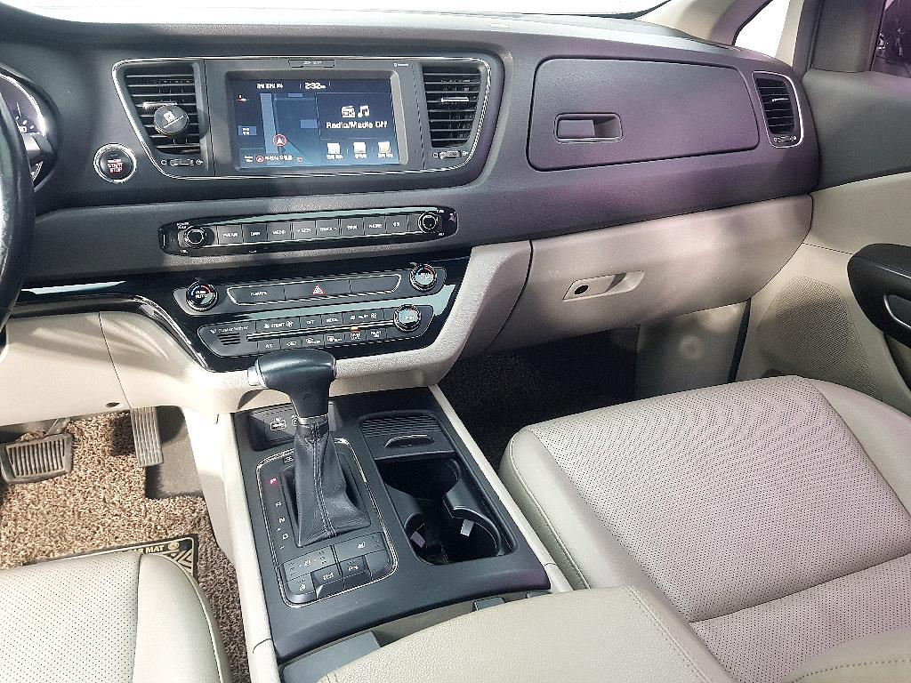 KIA Carnival - Vista 10
